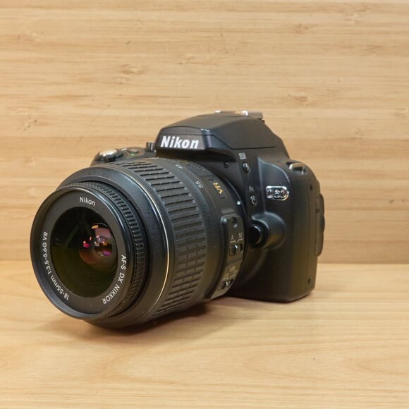Nikon D60 10.2MP Digital SLR Camera w/ Nikkor 18-55mm f/3.5-5.6G AF-S Lens - Picture 1 of 11